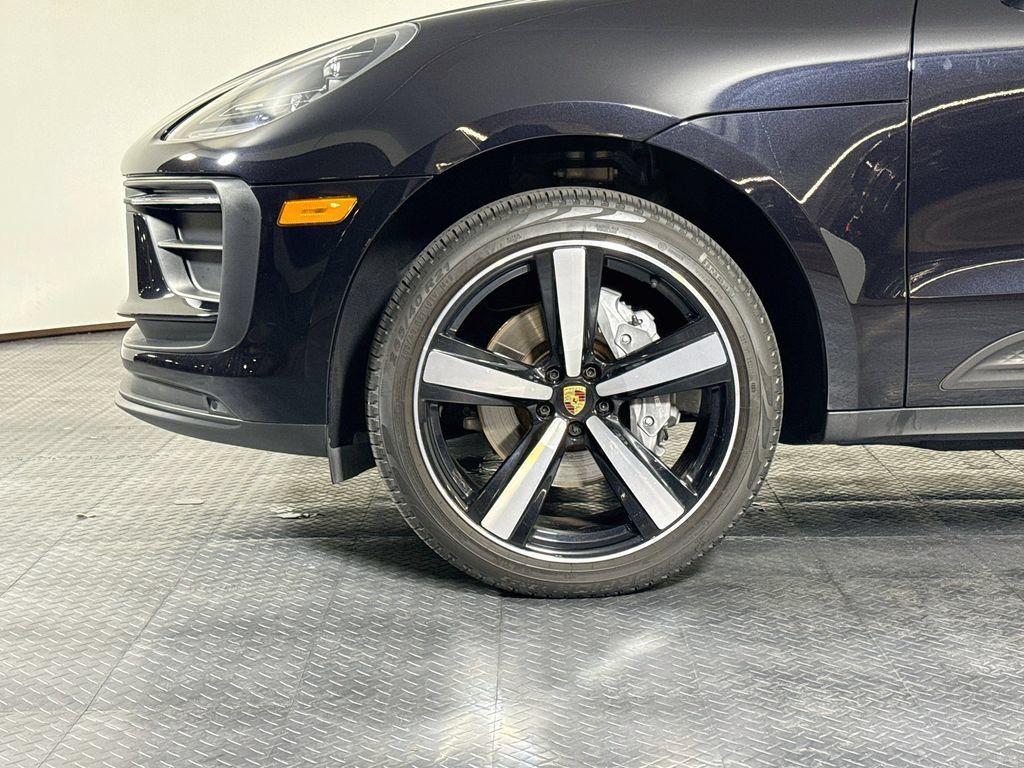 Certified 2024 Porsche Macan AWD/4WD image 28