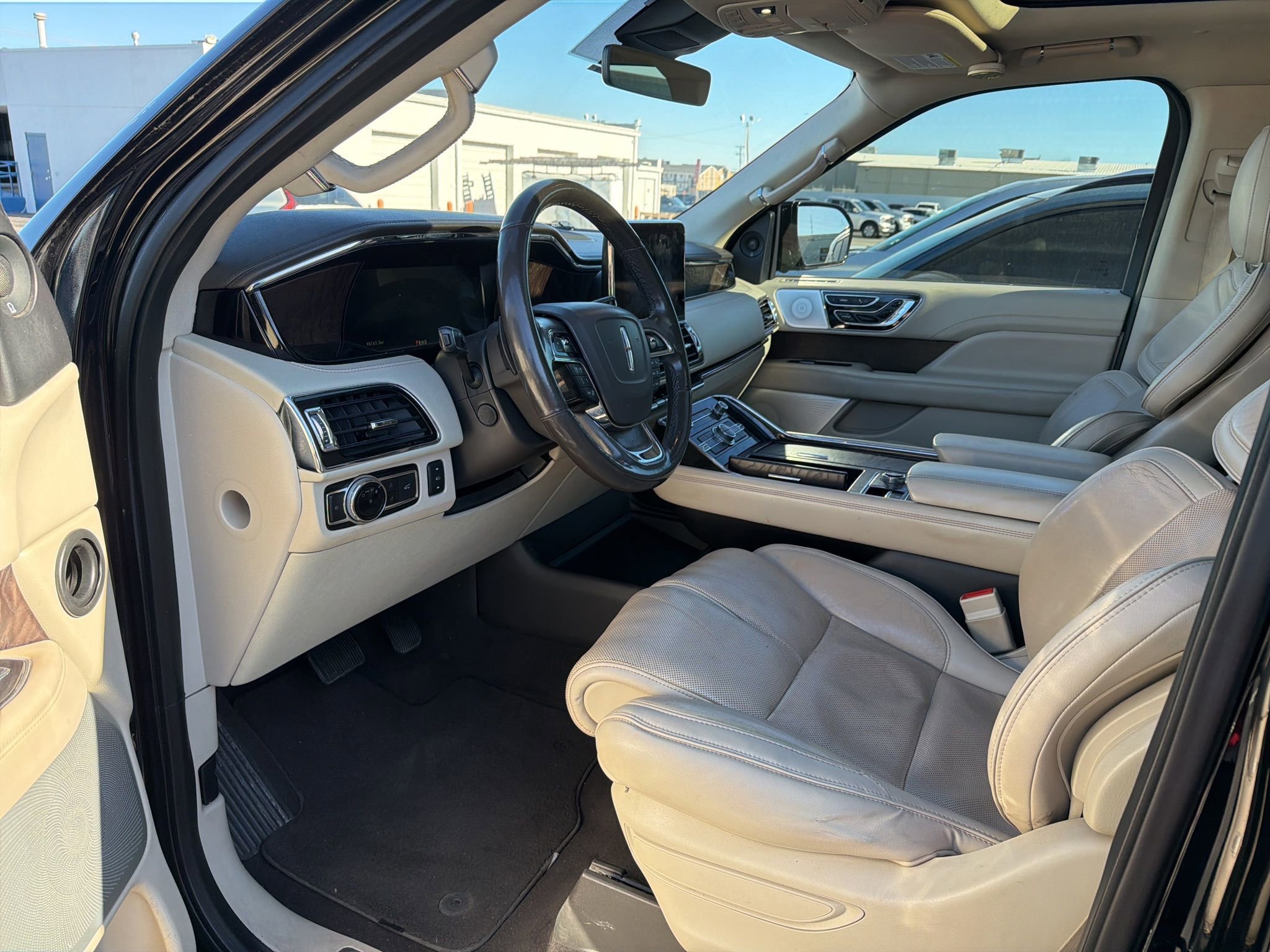 Used 2018 Lincoln Navigator L Reserve w/ Technology Package image 10
