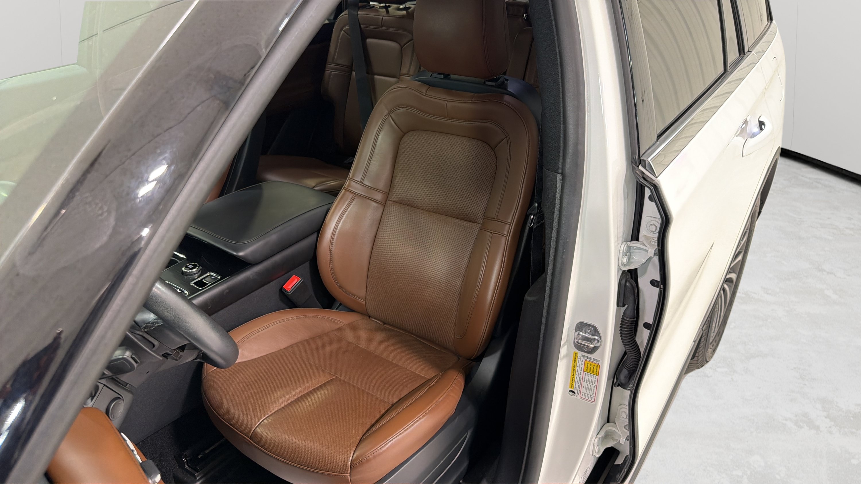 Used 2021 Lincoln Aviator Reserve w/ Class IV Trailer Tow Package RWD image 9