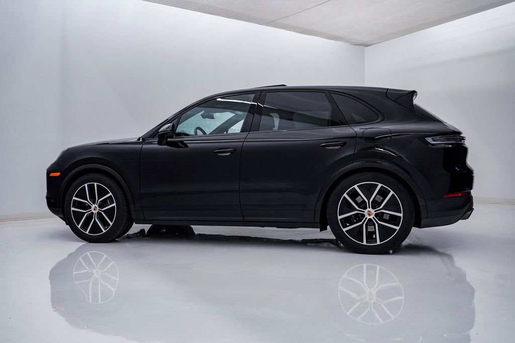 Certified 2025 Porsche Cayenne E-Hybrid image 2