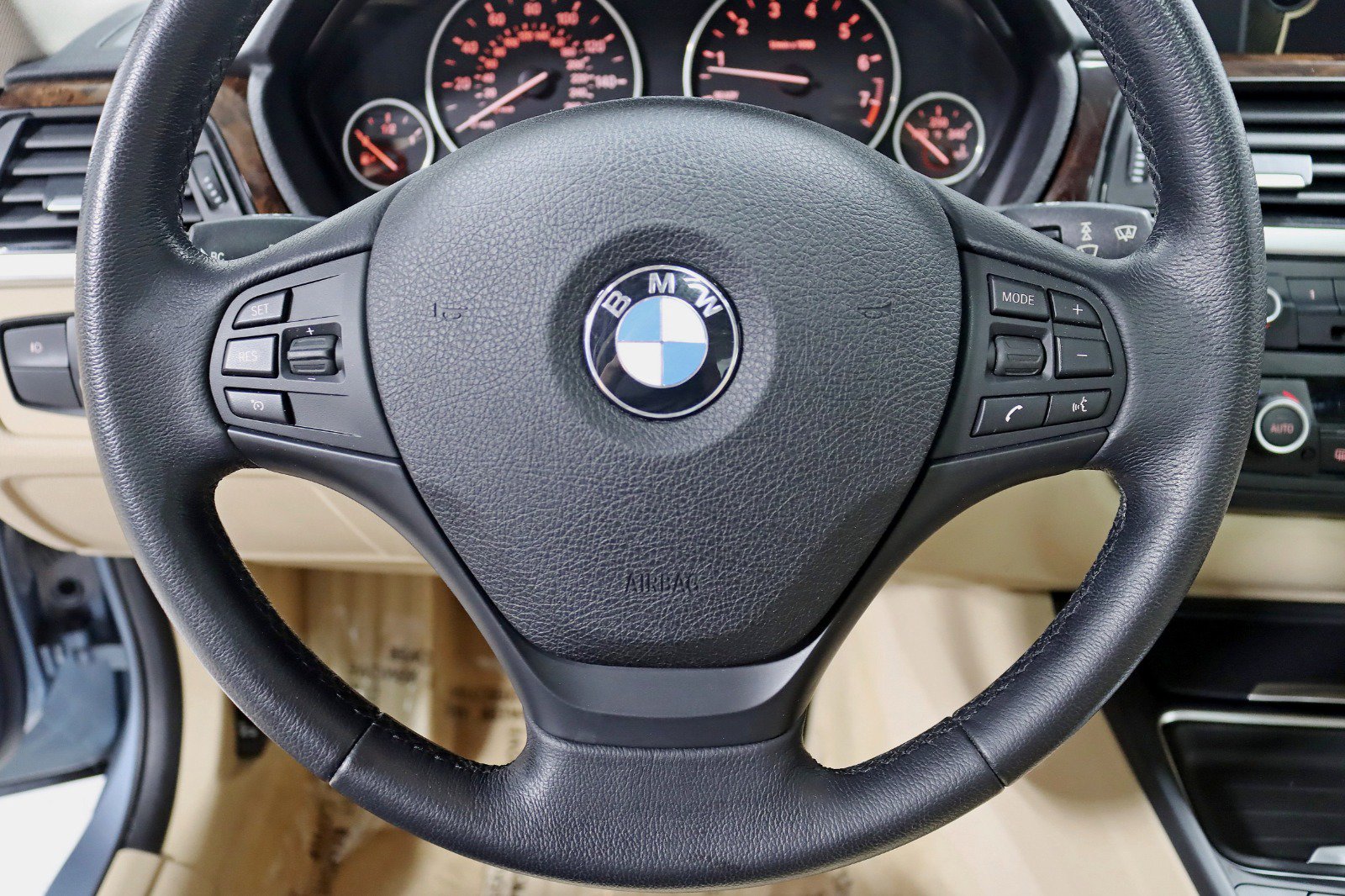 Used 2013 BMW 320i xDrive Sedan AWD/4WD image 15