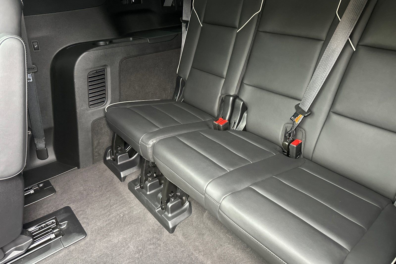 Used 2024 Cadillac Escalade ESV Premium Luxury w/ Performance Package image 19