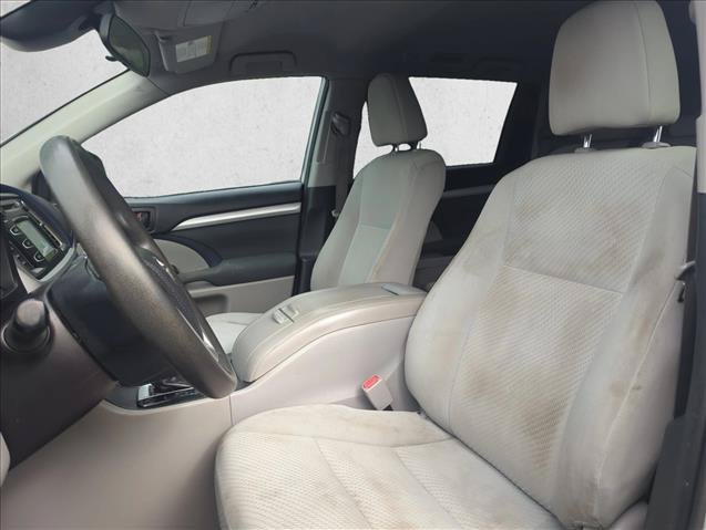 Used 2019 Toyota Highlander LE FWD image 18