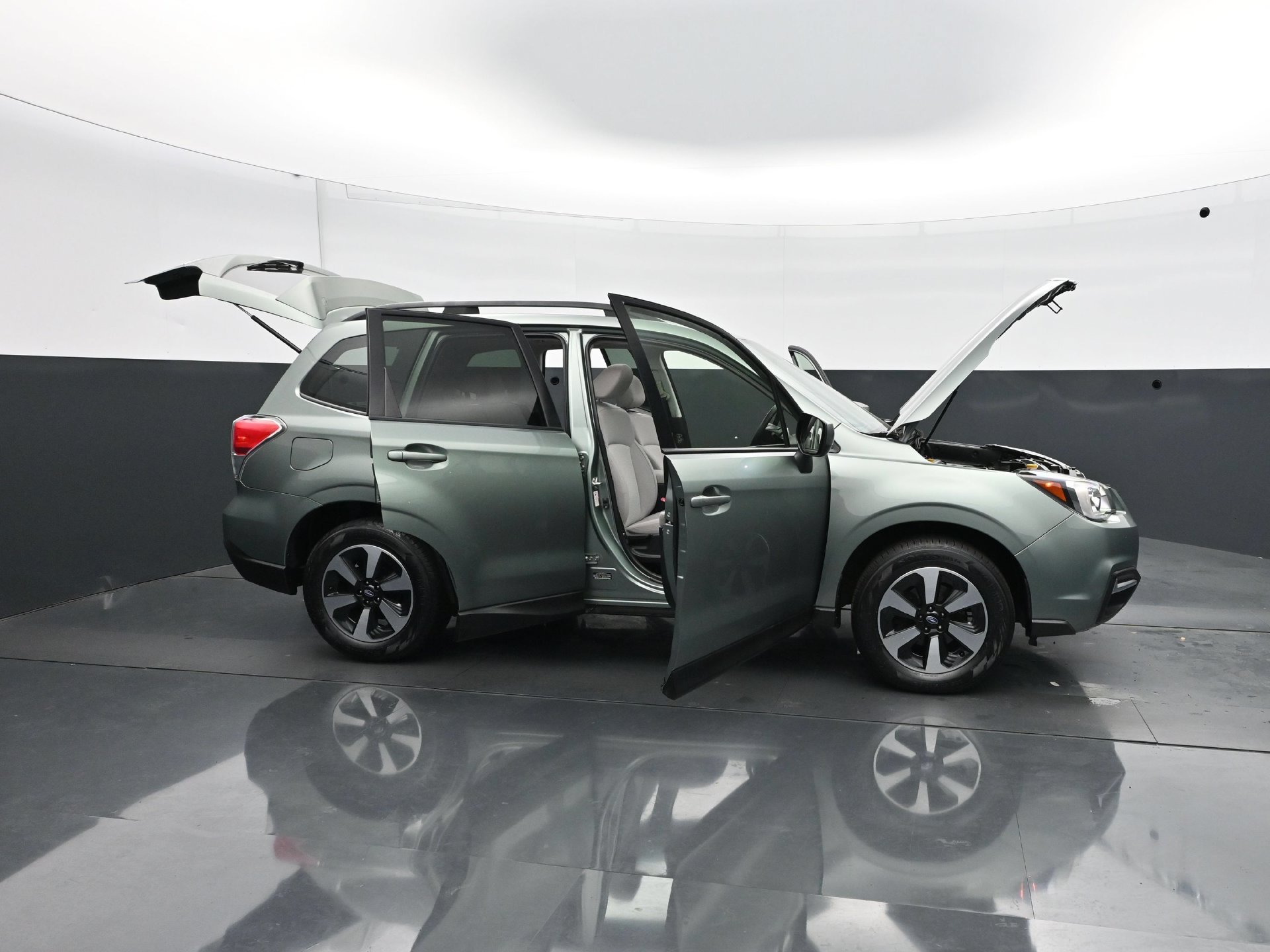 Used 2017 Subaru Forester 2.5i Premium w/ Popular Package #2A AWD/4WD image 36