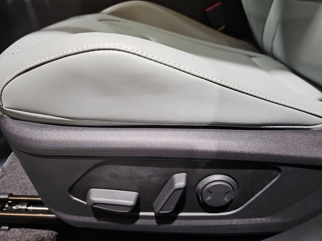 New 2026 Hyundai Elantra Limited image 28