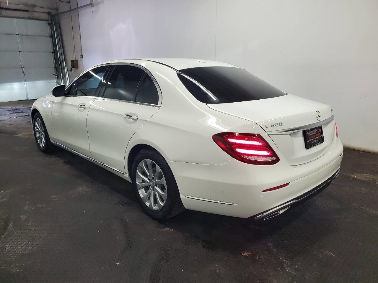 Used 2017 Mercedes-Benz E 300 4MATIC image 5