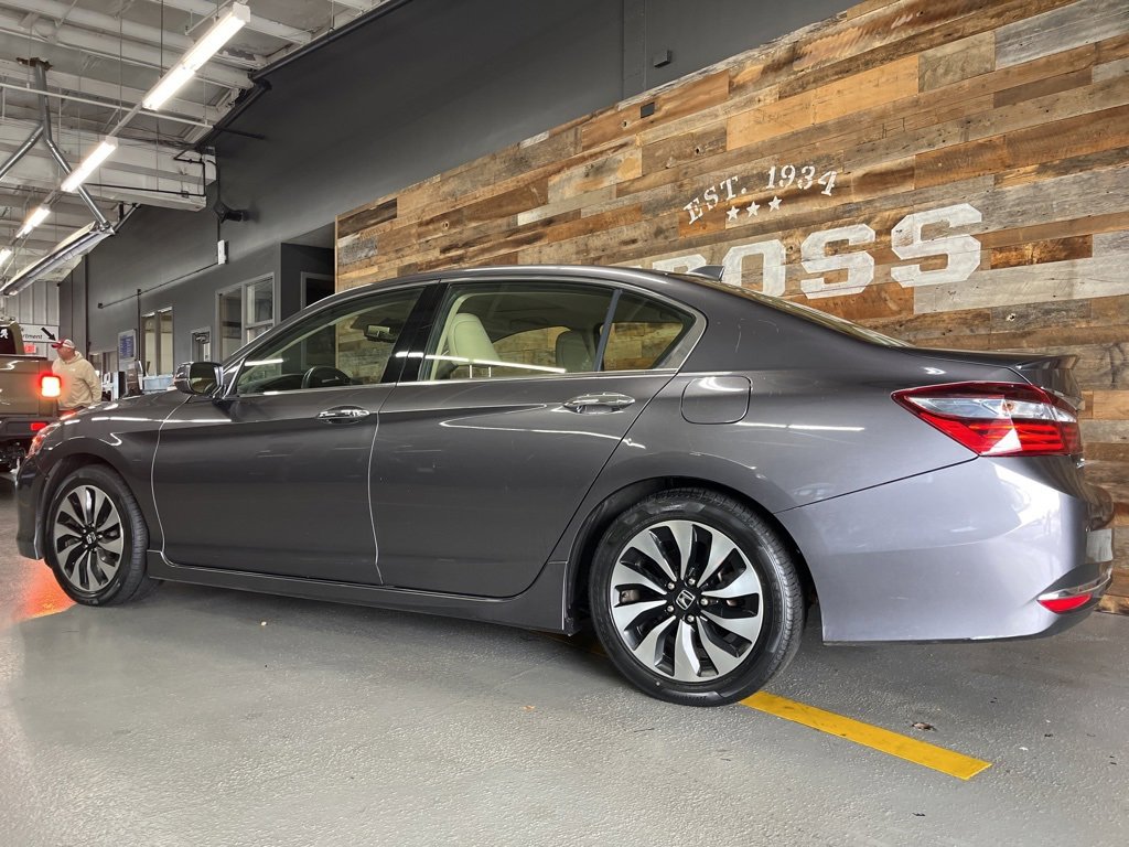 Used 2017 Honda Accord Touring image 17
