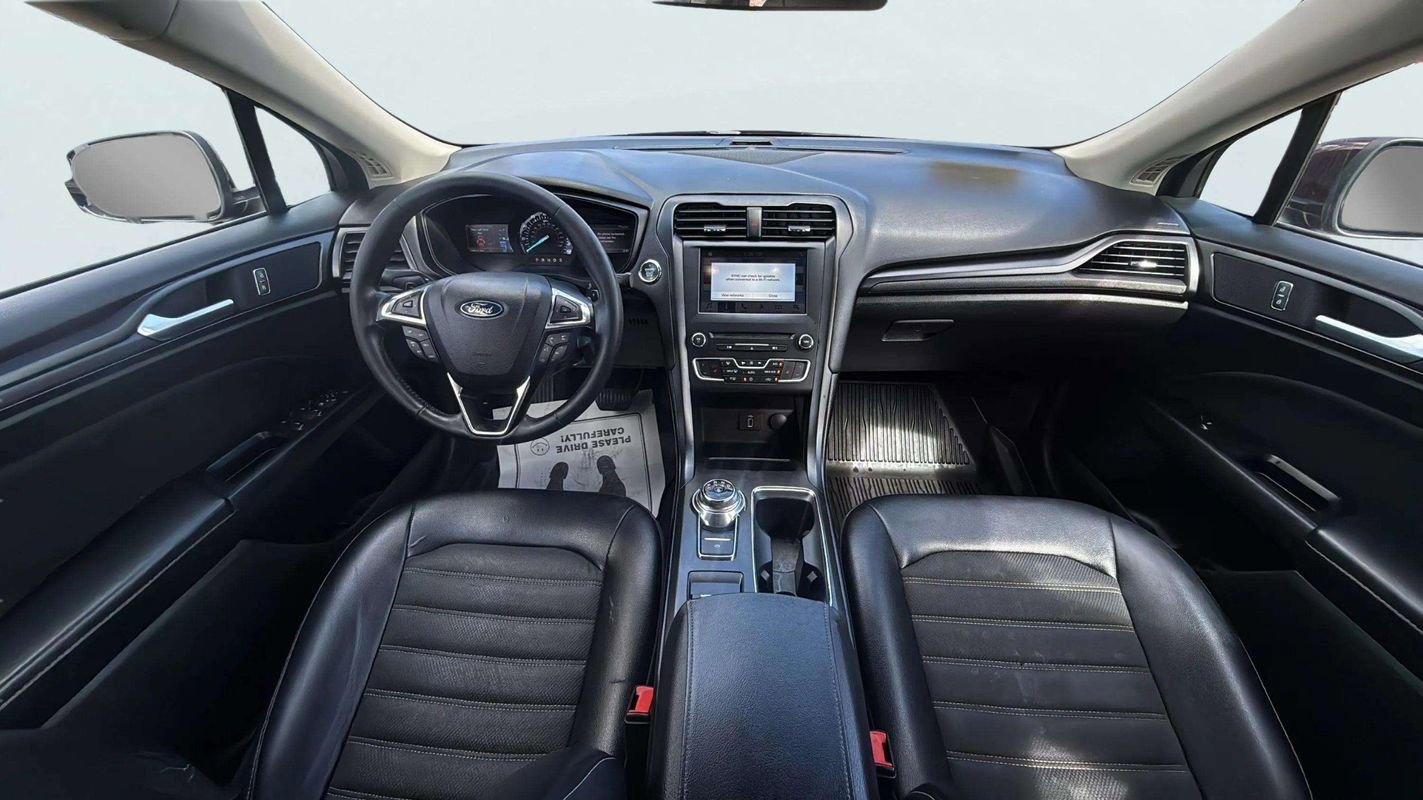 Used 2018 Ford Fusion SE w/ Equipment Group 201A FWD image 9