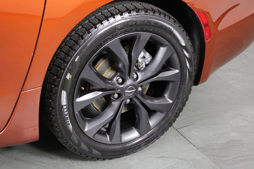 Used 2018 Chrysler Pacifica Touring Plus w/ S Appearance Package image 12