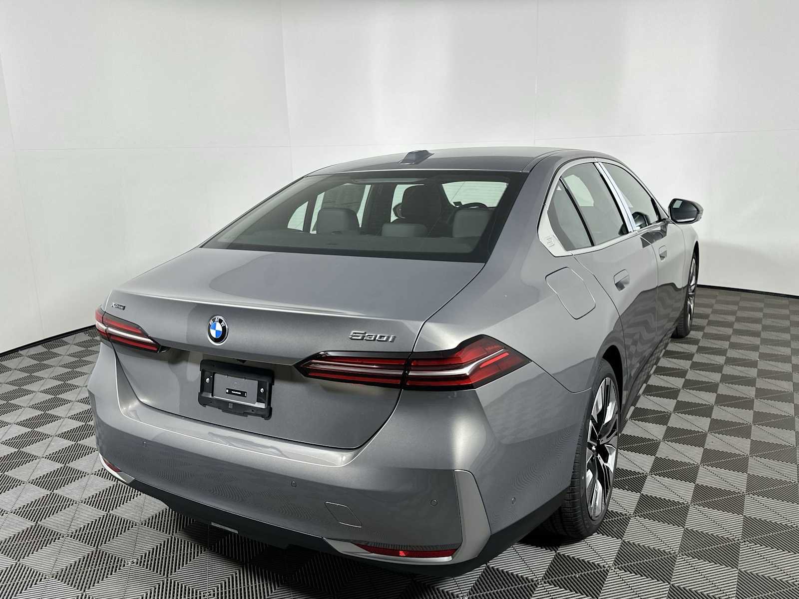 New 2026 BMW 530i xDrive w/ Premium Package image 3