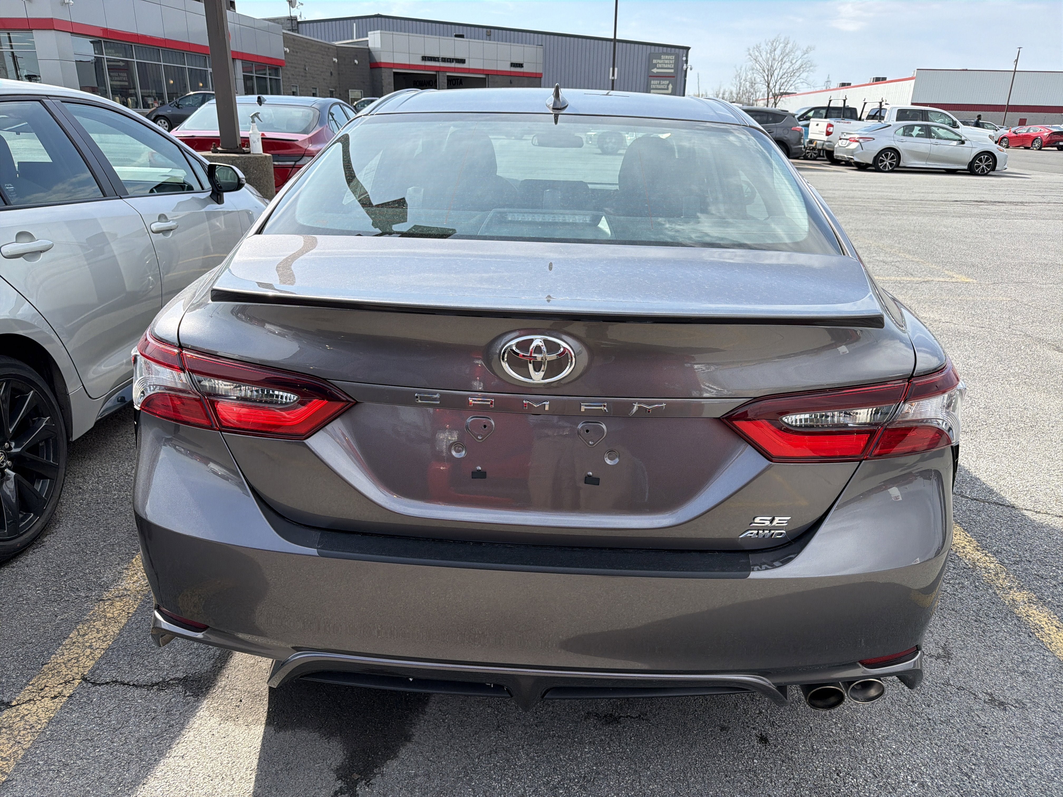 Used 2024 Toyota Camry SE AWD/4WD image 6