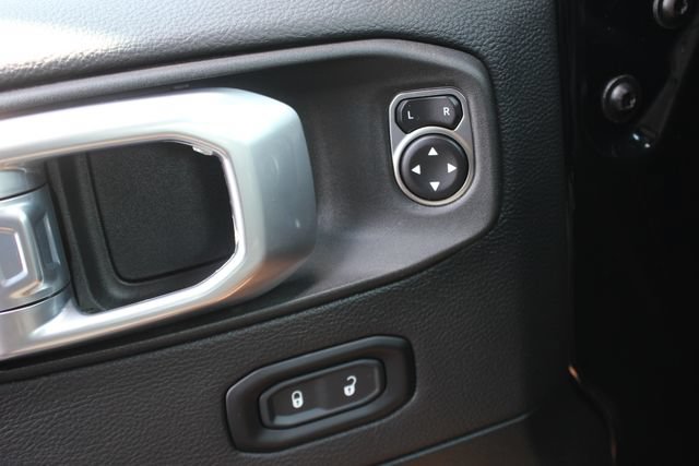 Used 2023 Jeep Wrangler Unlimited Rubicon 4xe AWD/4WD image 18