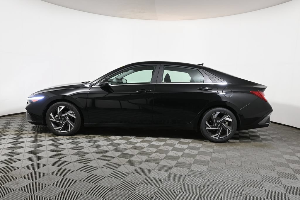 Used 2024 Hyundai Elantra Limited FWD image 2