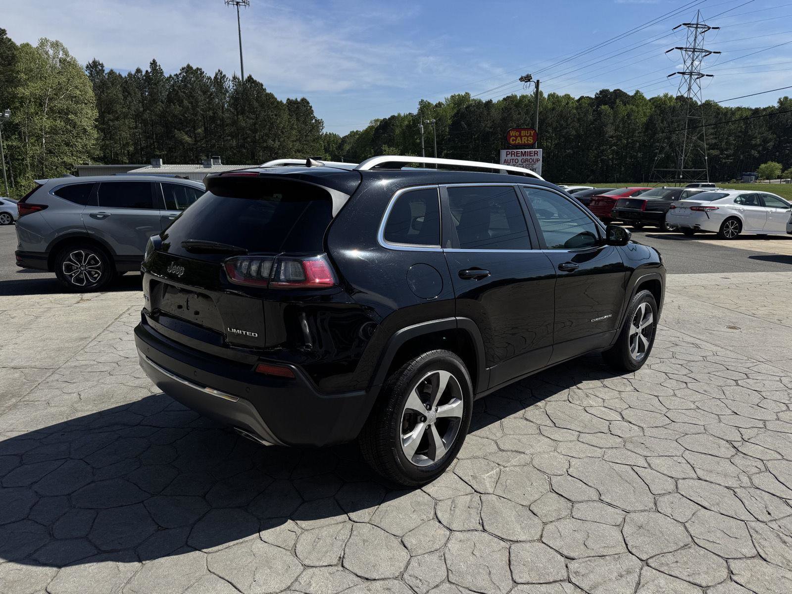 Used 2019 Jeep Cherokee Limited image 13