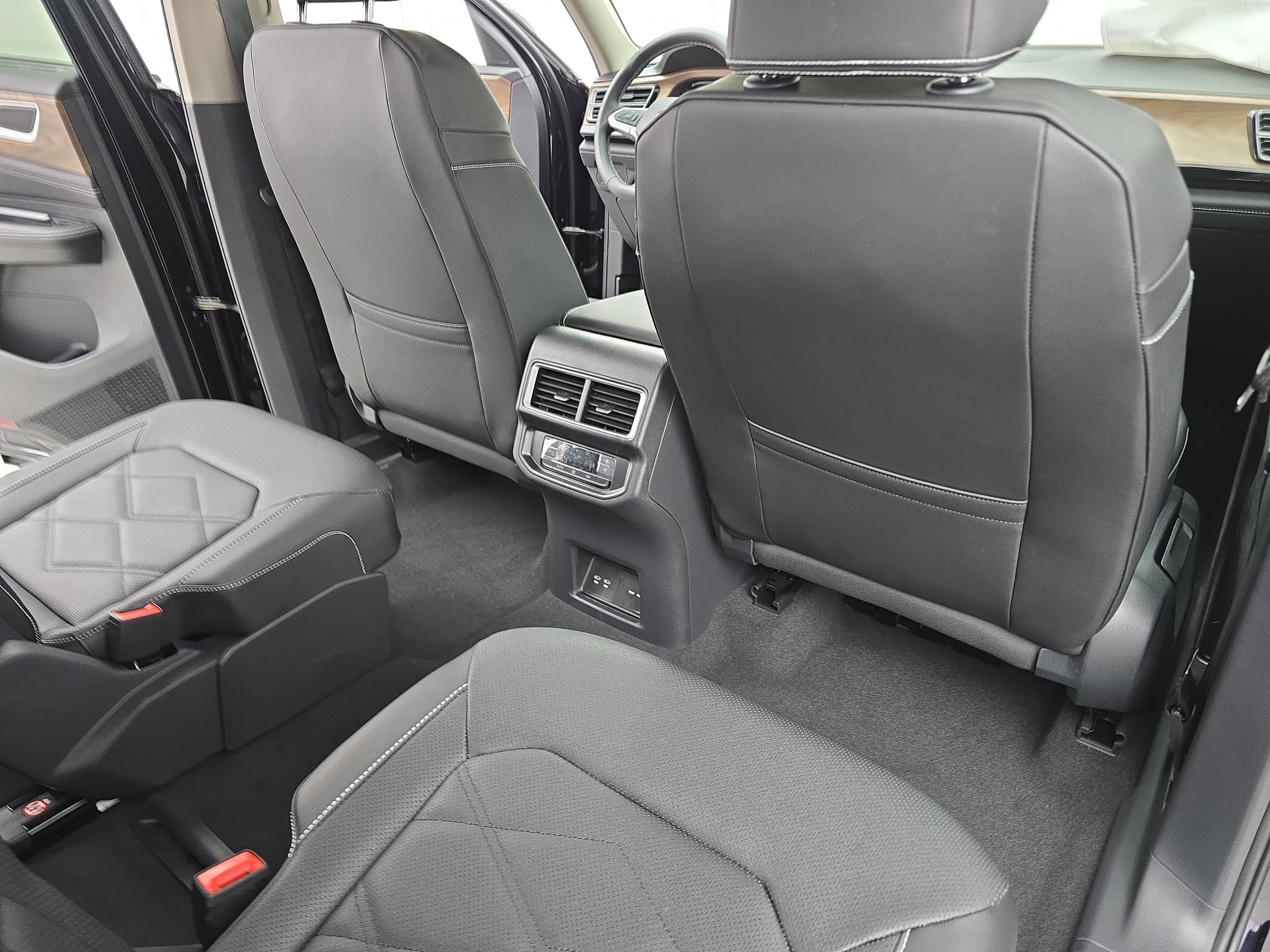 New 2026 Volkswagen Atlas SE FWD image 11