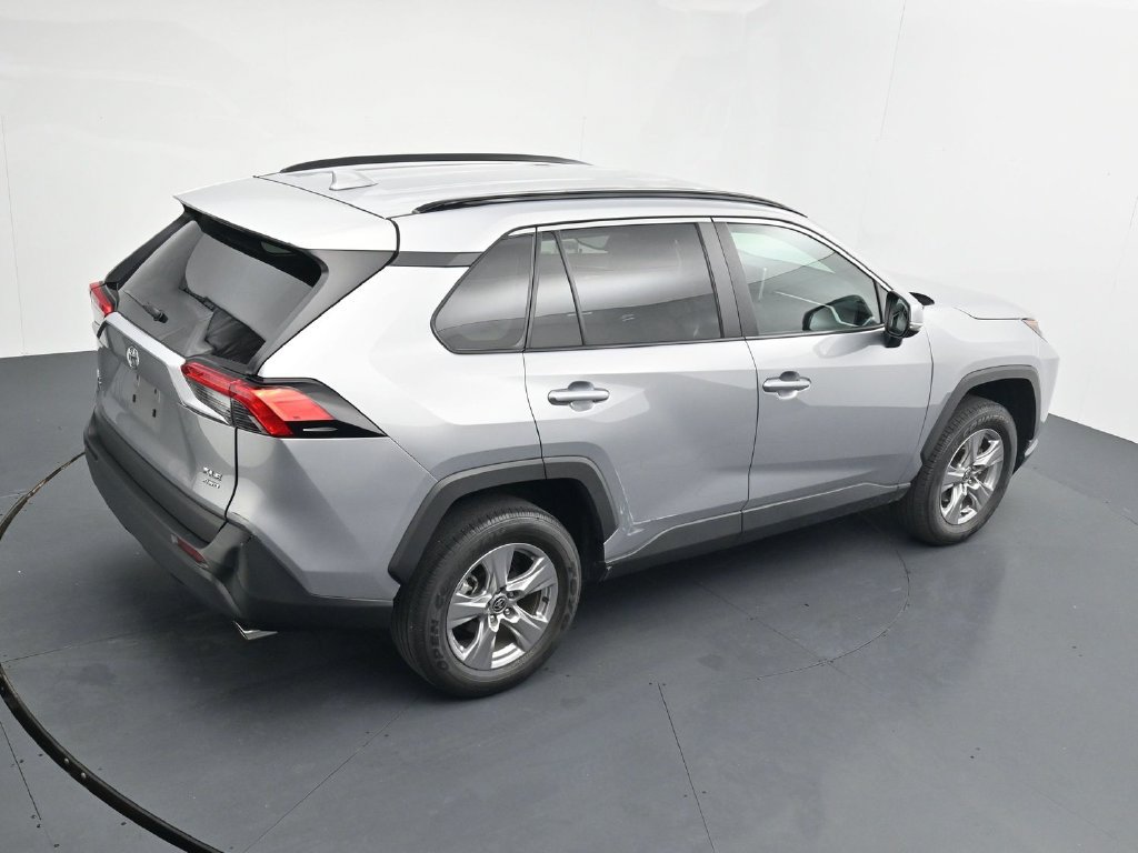Used 2025 Toyota RAV4 XLE AWD/4WD image 16