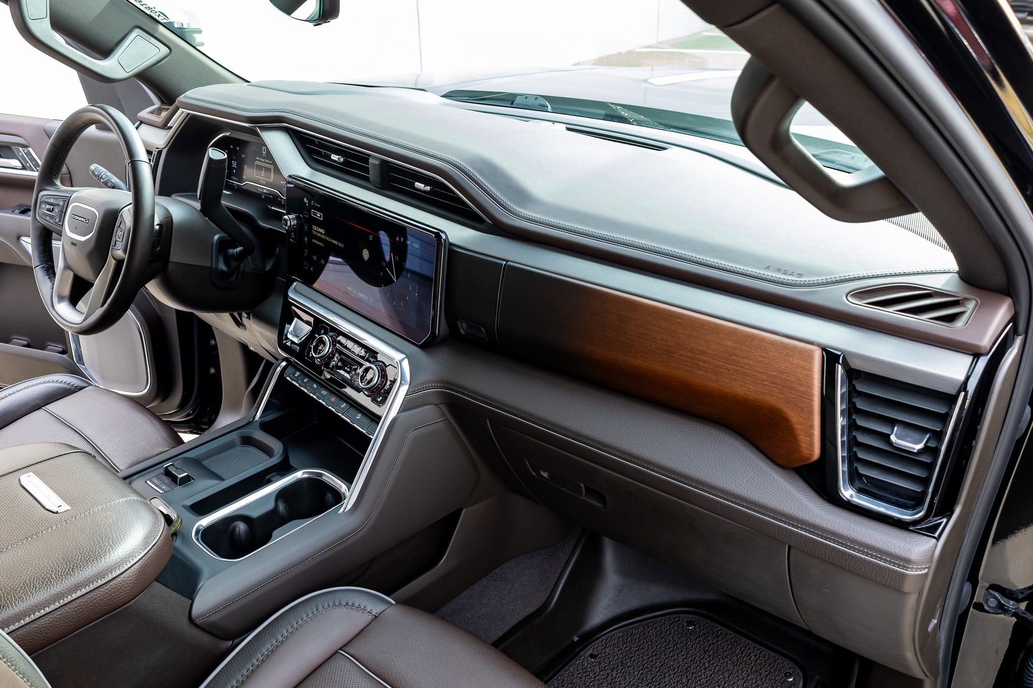 Used 2024 GMC Sierra 2500 Denali w/ Denali Reserve Package image 18