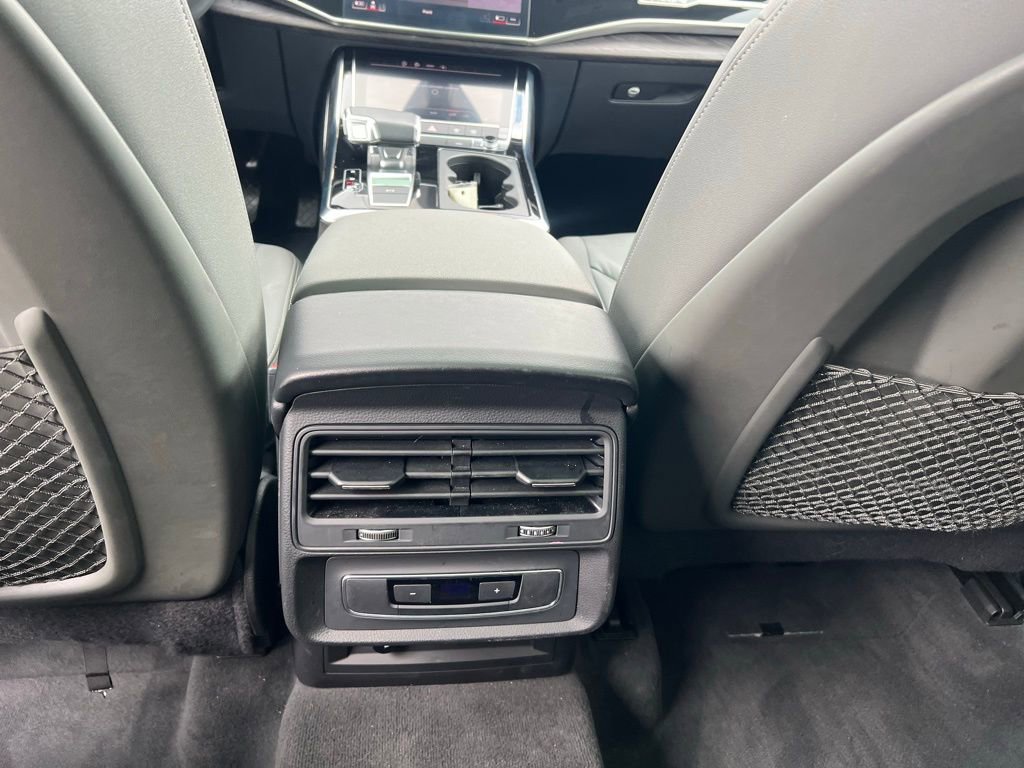 Used 2022 Audi Q8 Premium image 20