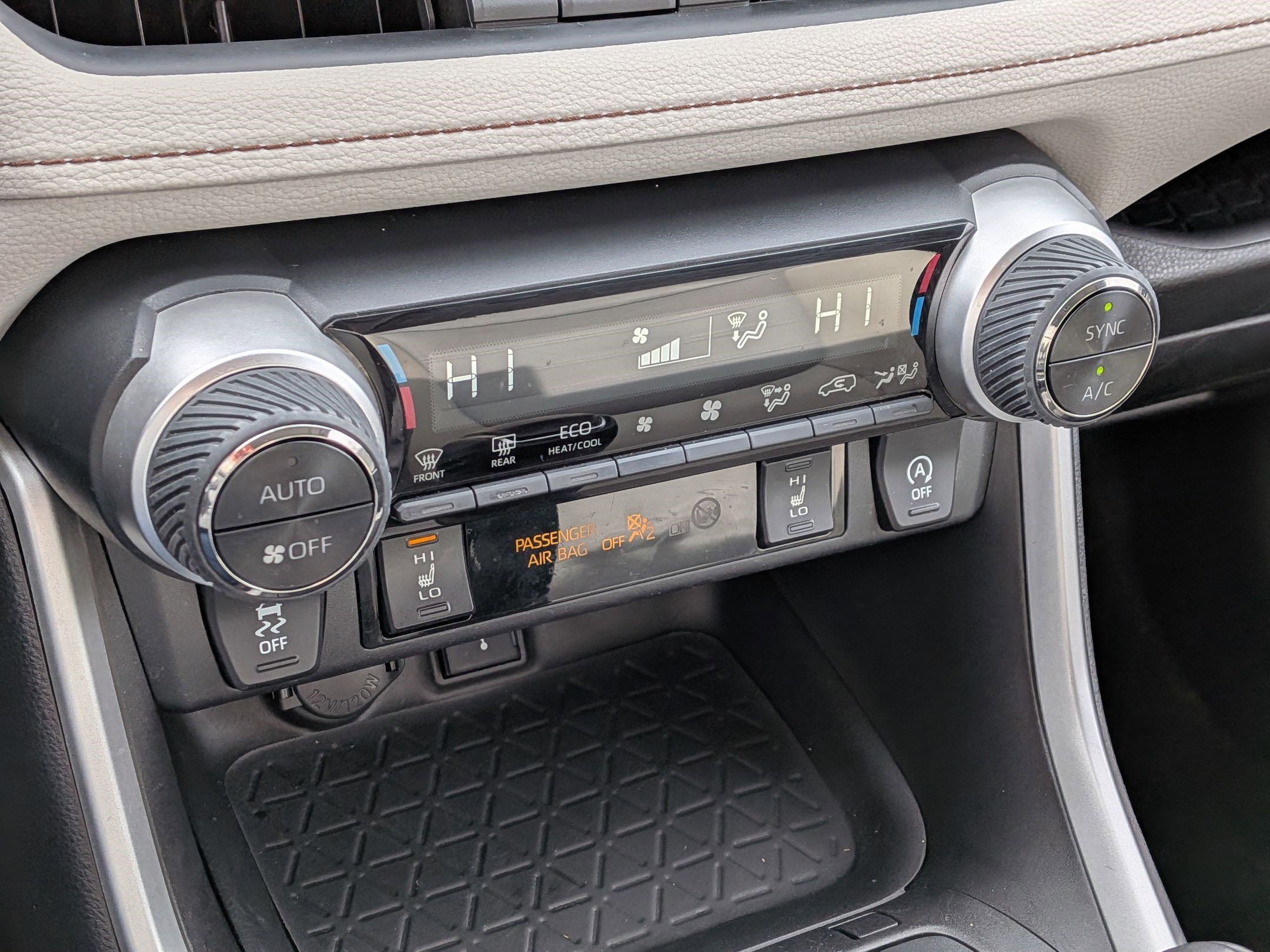 Used 2021 Toyota RAV4 XLE Premium image 23