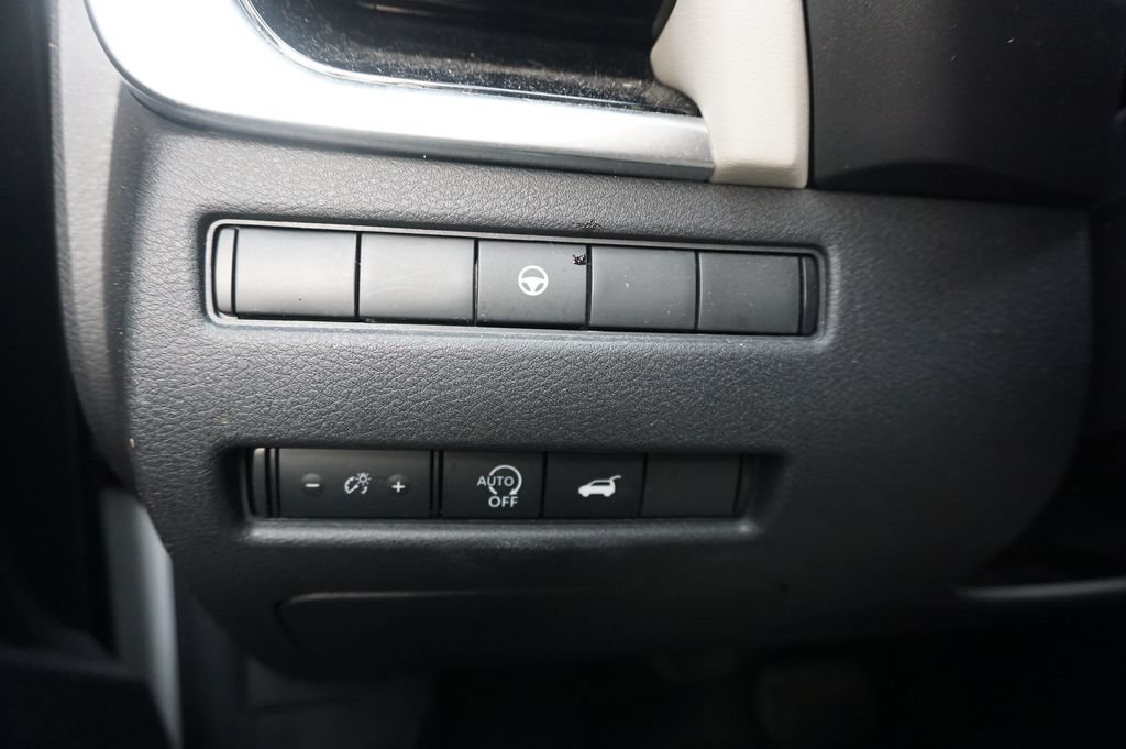 Used 2023 Nissan Rogue SL w/ SL Premium Package FWD image 5