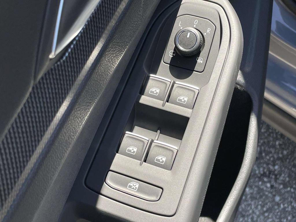 New 2026 Volkswagen GTI SE FWD image 15