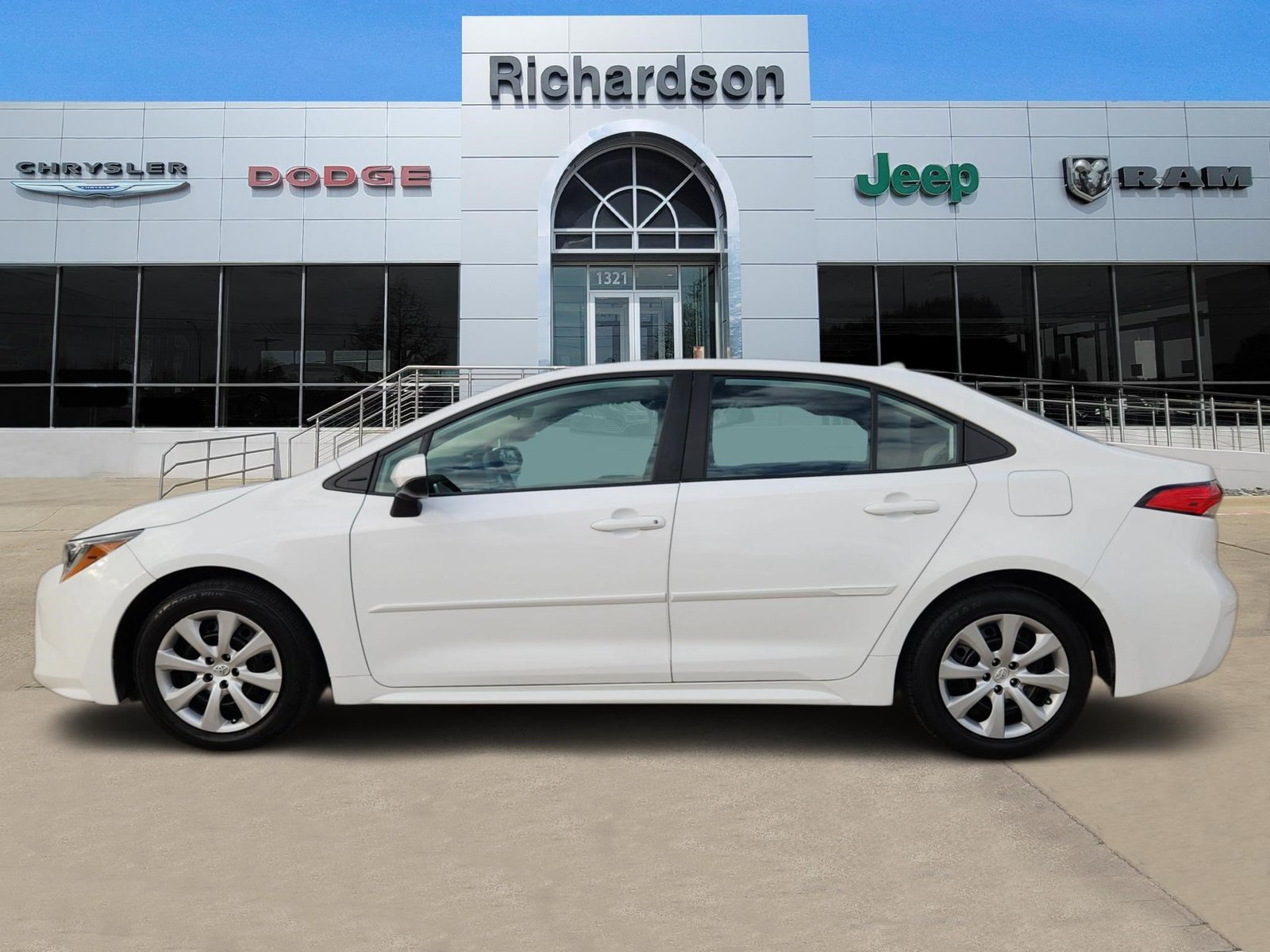 Used 2024 Toyota Corolla LE FWD image 3