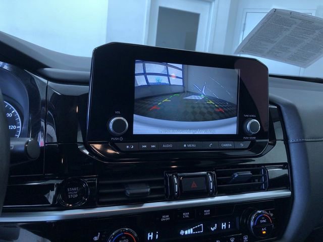 Used 2025 Nissan Pathfinder SV image 27