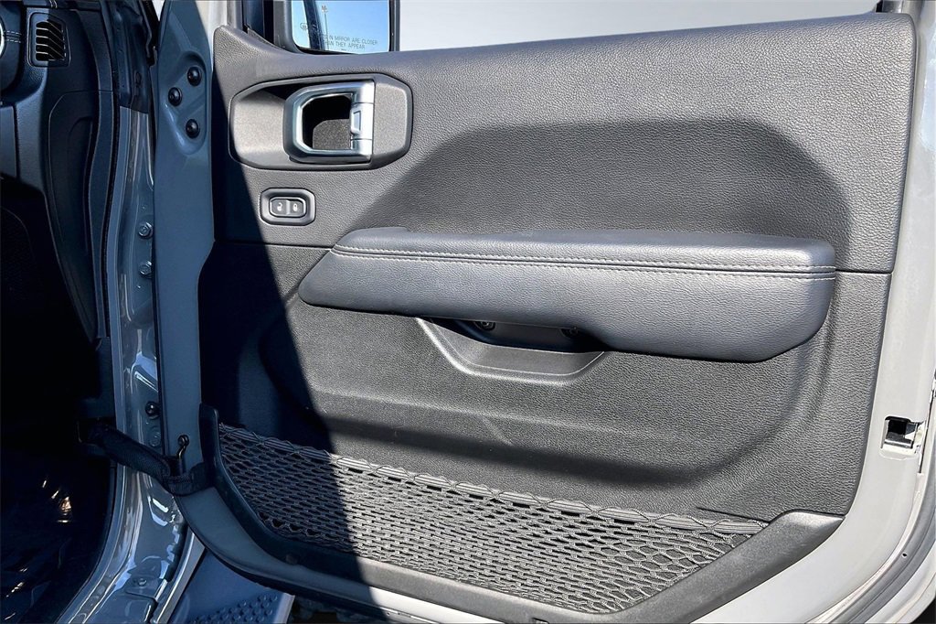 Used 2022 Jeep Wrangler Unlimited Sahara w/ LED Lighting Group image 23