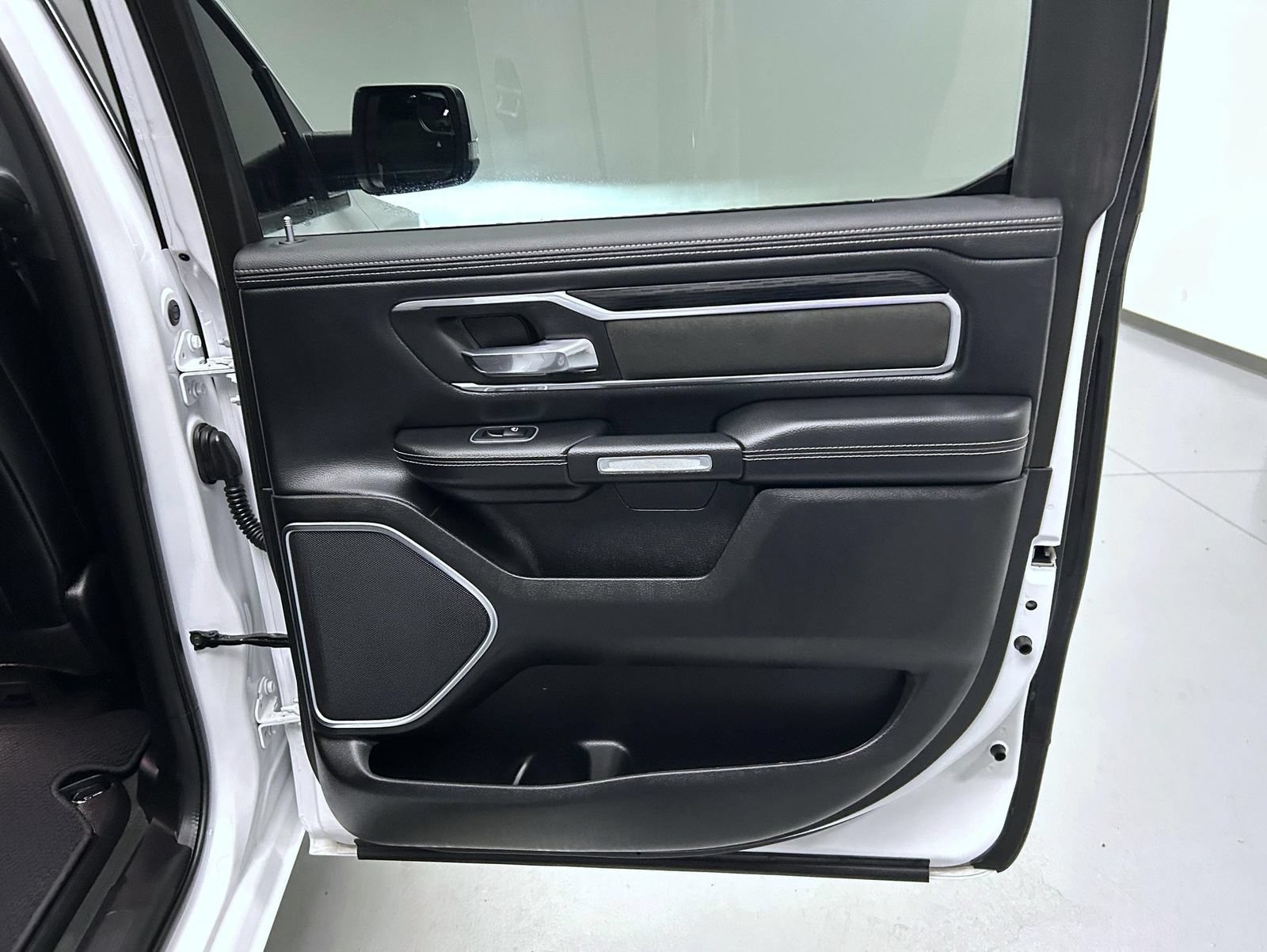 Used 2023 RAM 1500 Laramie AWD/4WD image 17