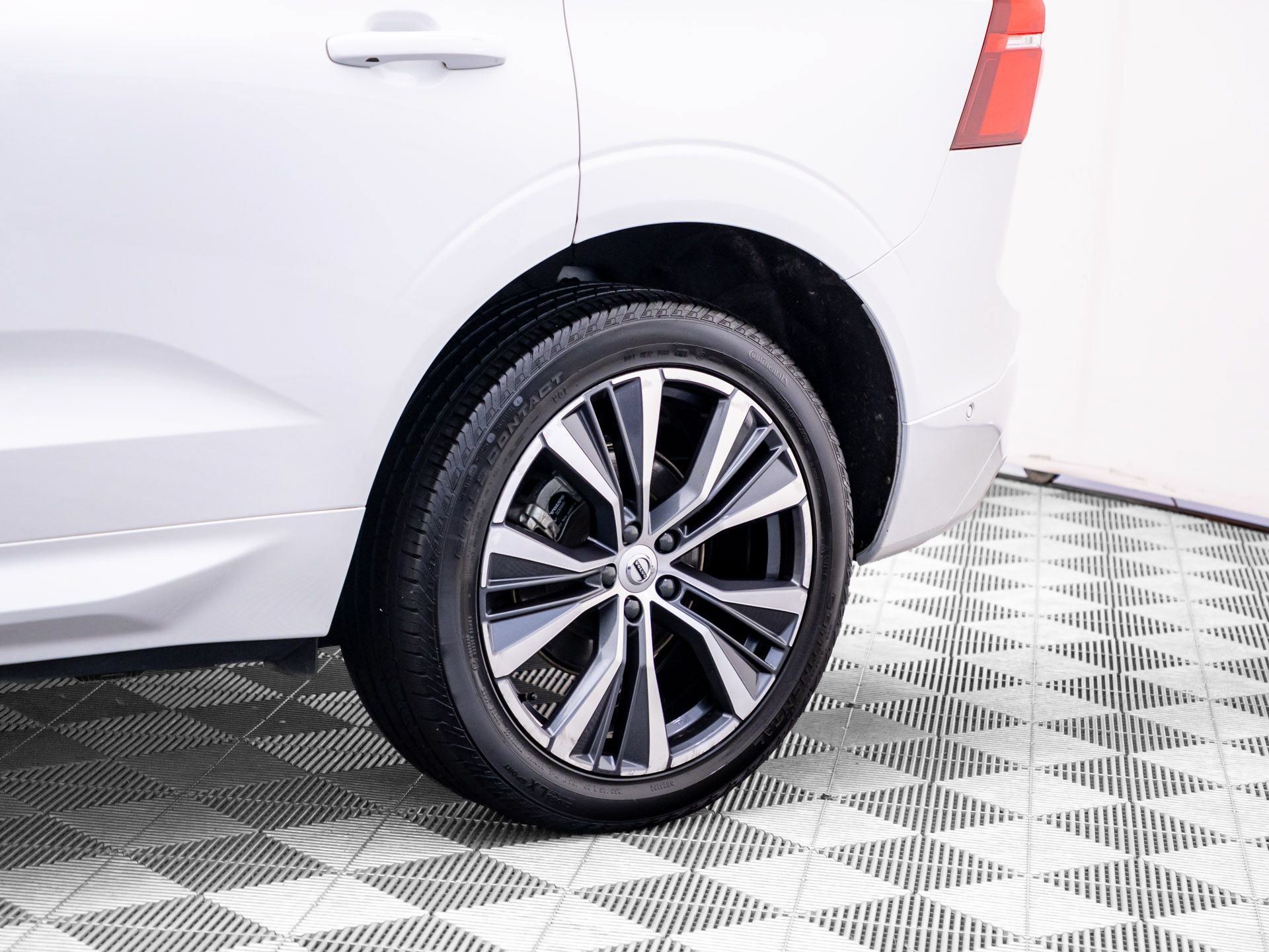 Used 2022 Volvo XC60 B5 Momentum w/ Advanced Package AWD/4WD image 33