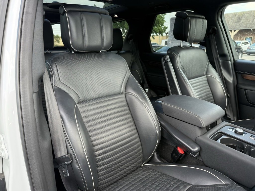 Used 2022 Land Rover Discovery HSE R-Dynamic image 17