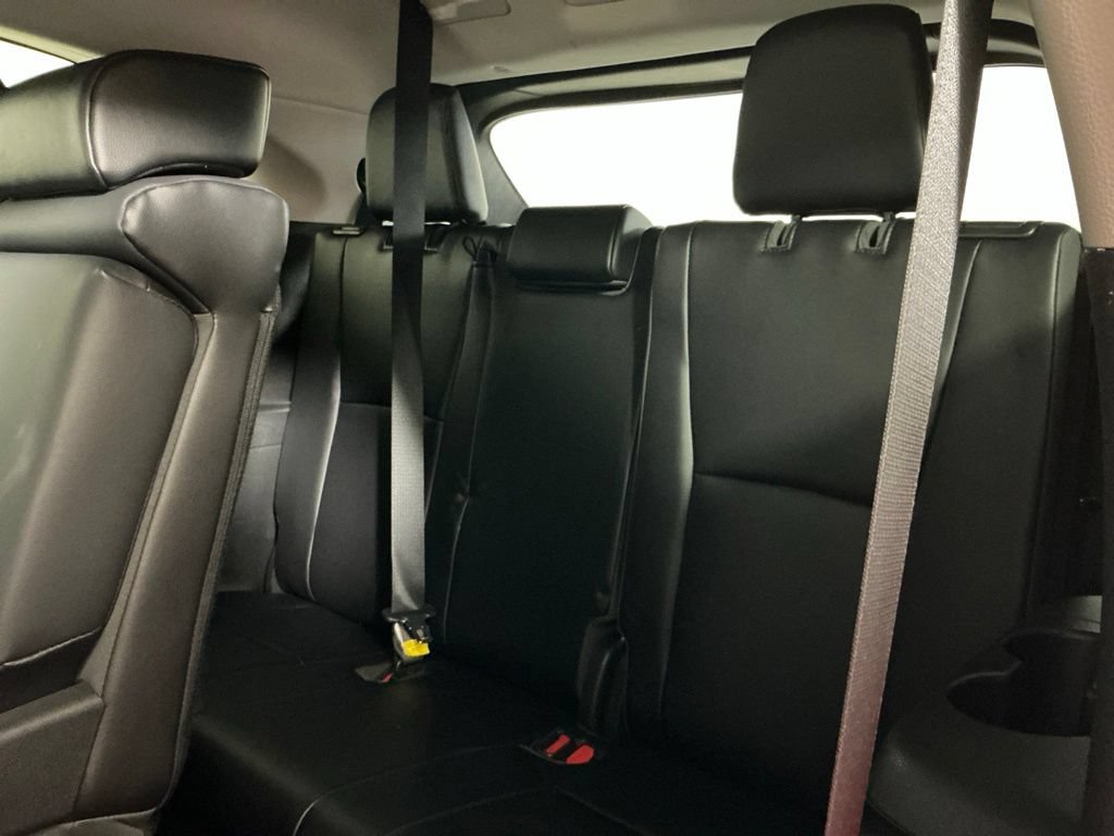 Used 2021 Toyota Highlander XLE AWD/4WD image 26