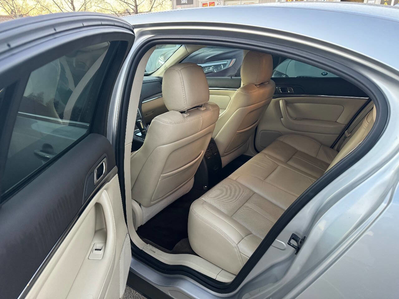 Used 2013 Lincoln MKS image 16