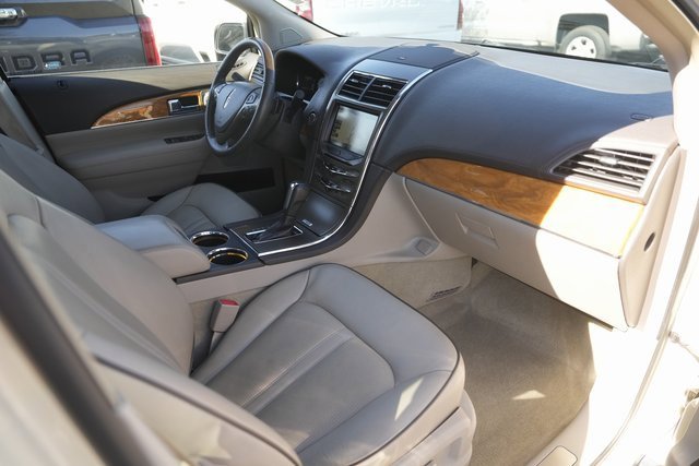 Used 2015 Lincoln MKX FWD w/ Equipment Group 101A image 17