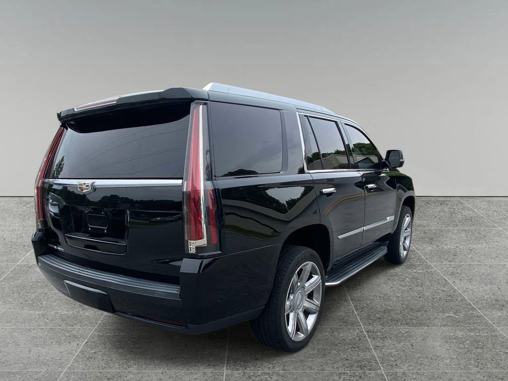 Used 2017 Cadillac Escalade Luxury AWD/4WD image 4