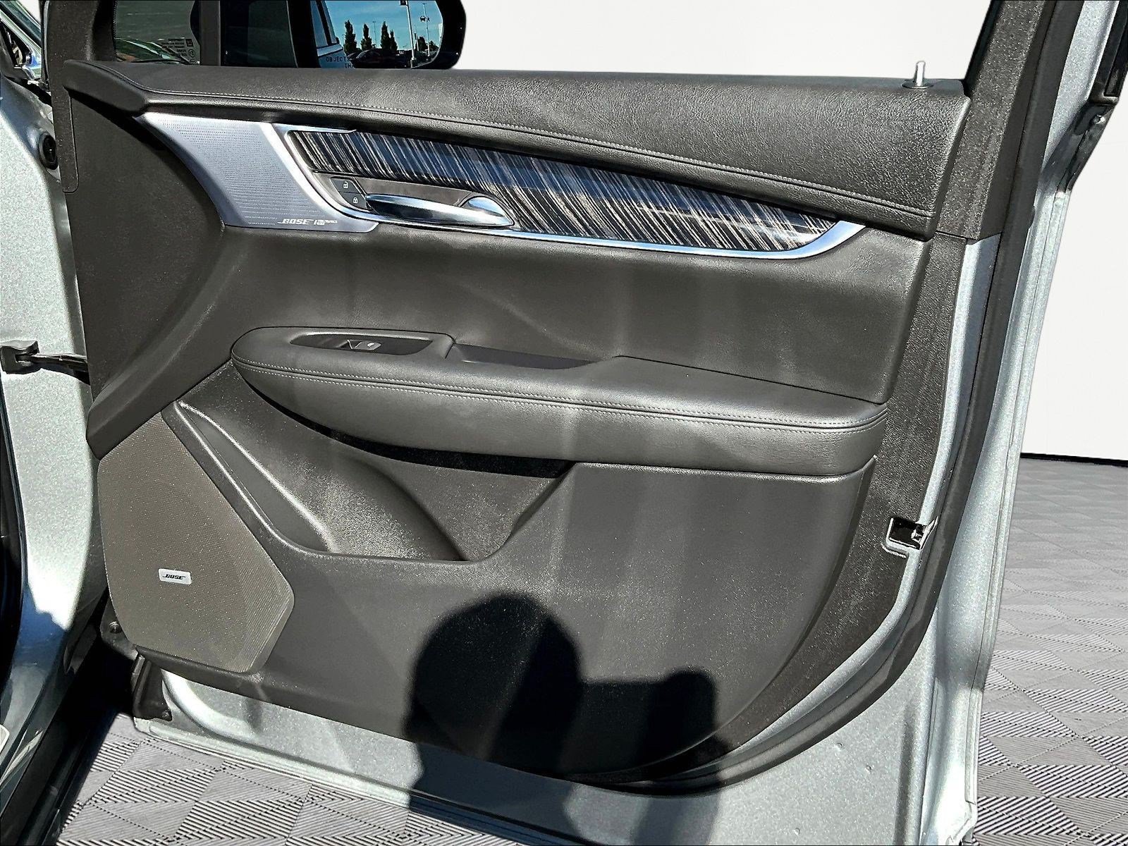 Used 2025 Cadillac XT6 Premium Luxury w/ LPO, Floor Liner Package AWD/4WD image 28