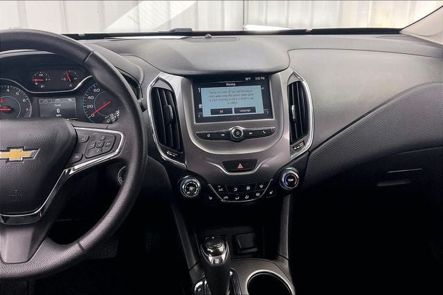 Used 2017 Chevrolet Cruze LT w/ Convenience Package FWD image 6