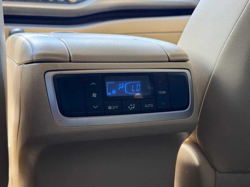 Used 2018 Toyota Highlander XLE AWD/4WD image 29