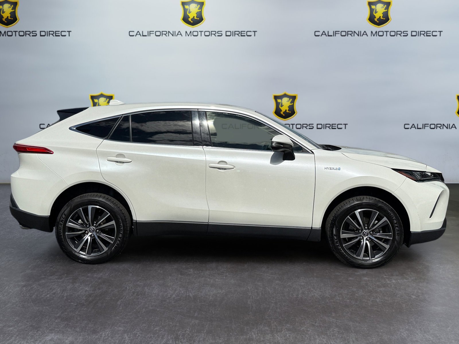 Used 2021 Toyota Venza LE image 6