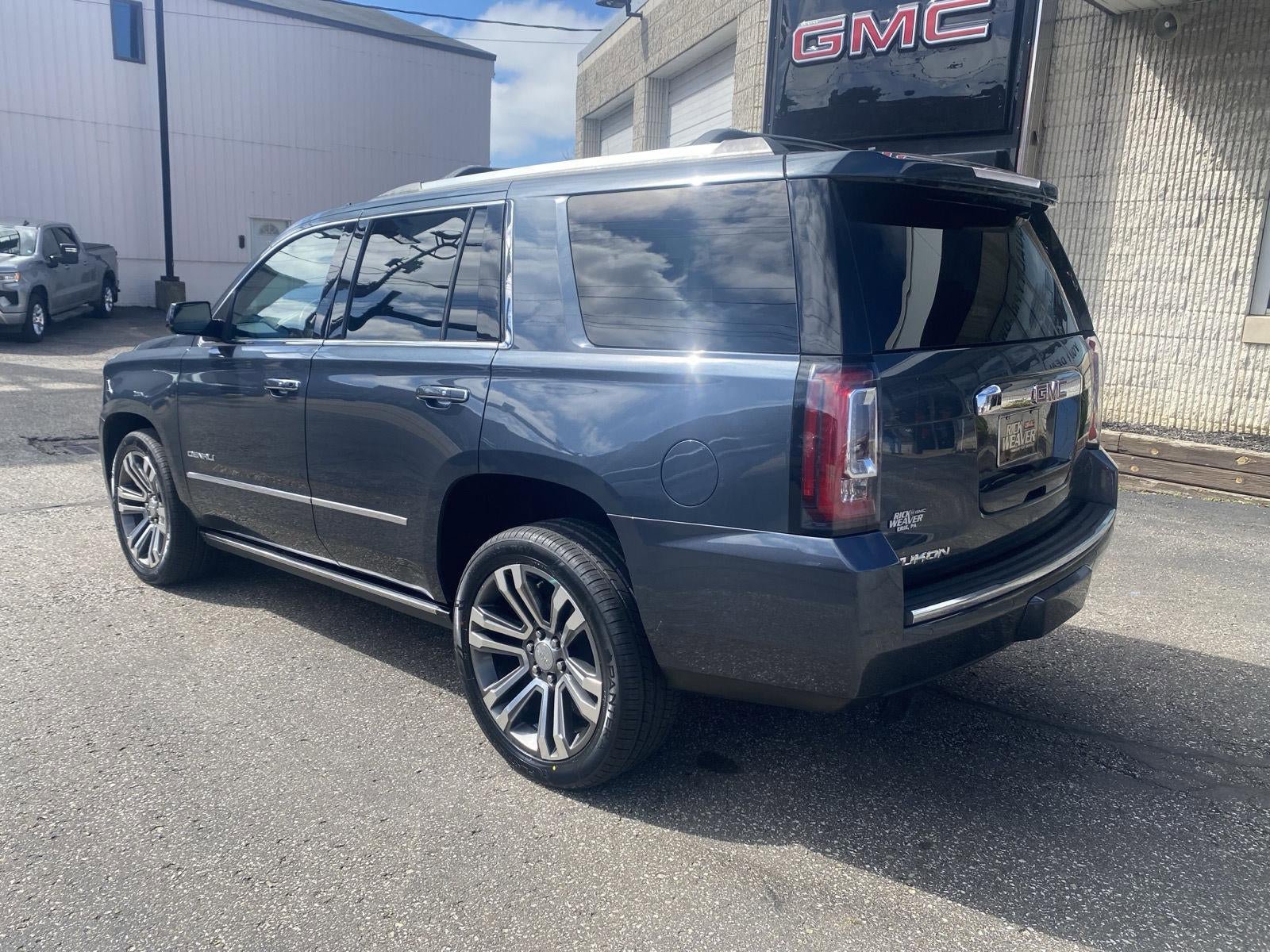 Used 2020 GMC Yukon Denali w/ Denali Premium Package image 5