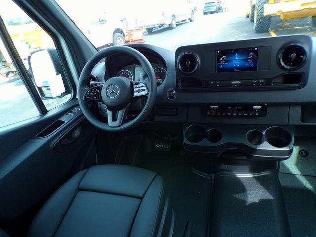 Used 2024 Mercedes-Benz Sprinter 2500 image 5