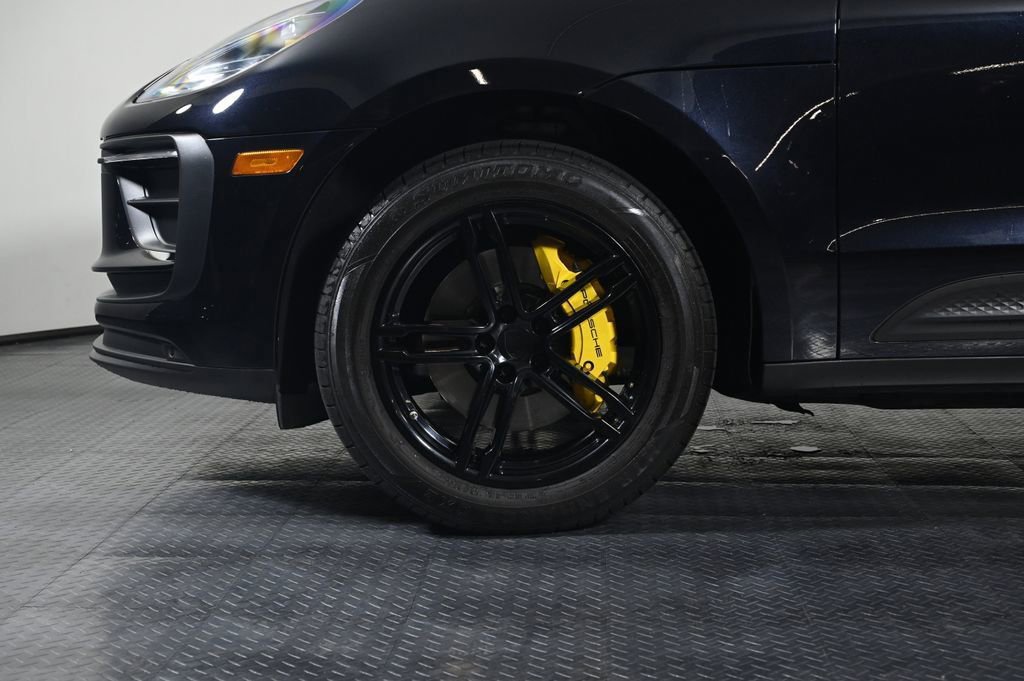 Certified 2022 Porsche Macan AWD/4WD image 26