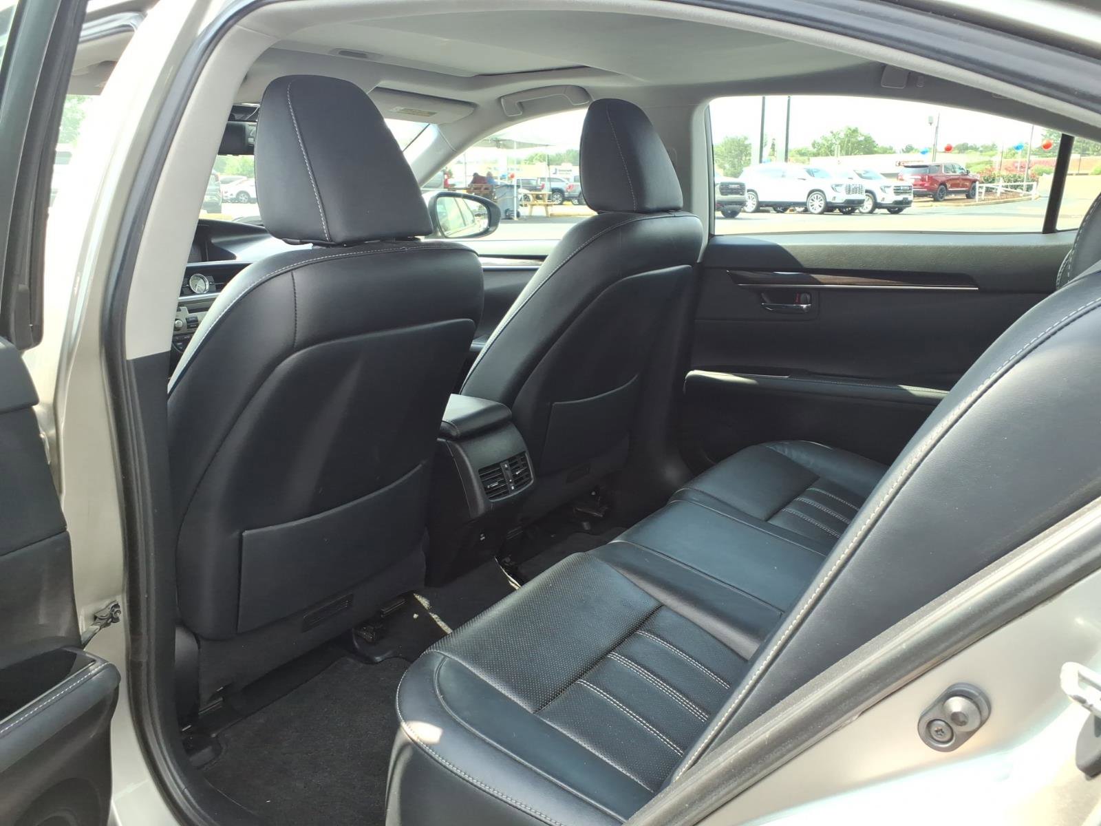 Used 2016 Lexus ES 350 w/ Luxury Package w/Wood Trim FWD image 22