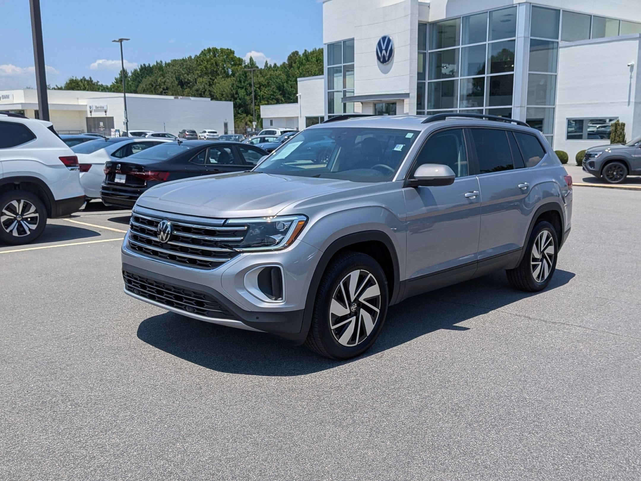 Used 2025 Volkswagen Atlas SE AWD/4WD image 7