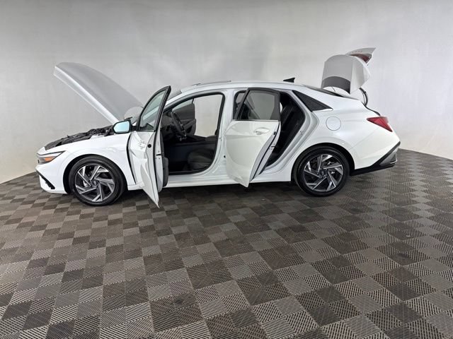 Certified 2025 Hyundai Elantra SEL FWD image 12