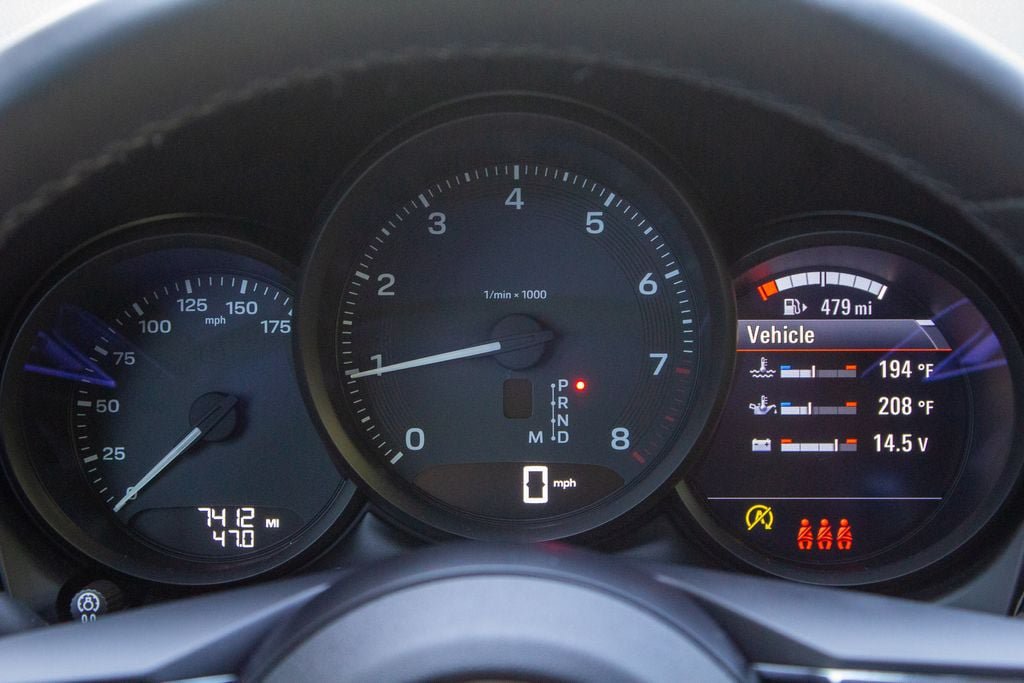 Used 2025 Porsche Macan AWD/4WD image 15