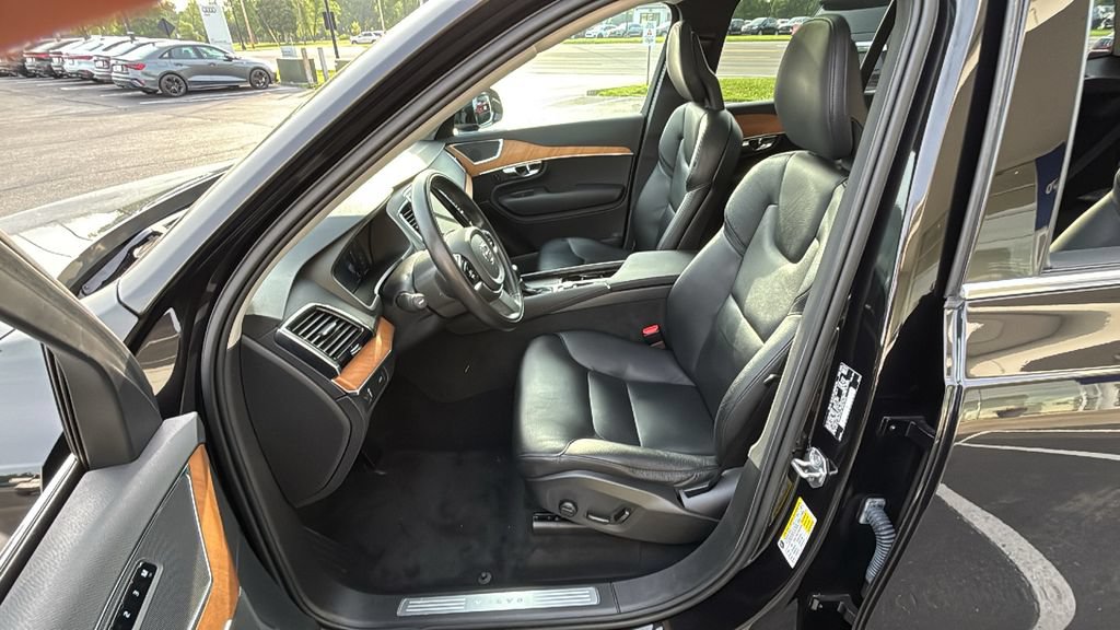 Used 2021 Volvo XC90 T6 Momentum w/ Protection Package Premier AWD/4WD image 24