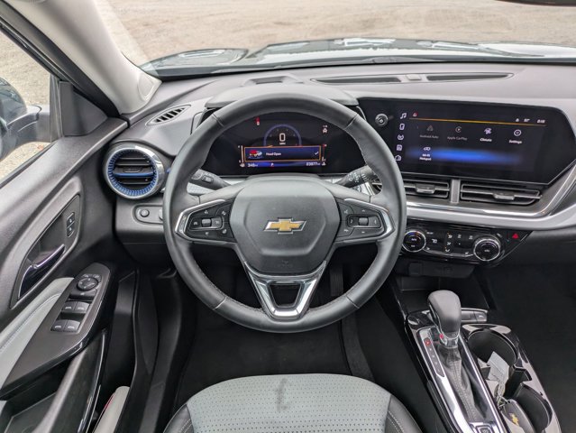 Used 2025 Chevrolet Trax LT w/ LT Convenience Package image 13