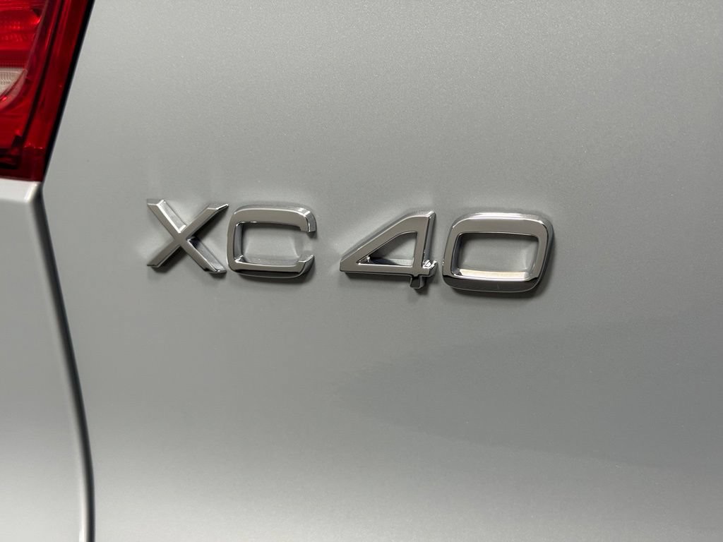 Certified 2024 Volvo XC40 B5 Plus w/ Climate Package AWD/4WD image 8
