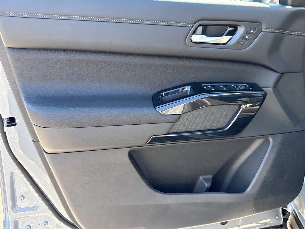 New 2026 Nissan Pathfinder Platinum FWD image 26